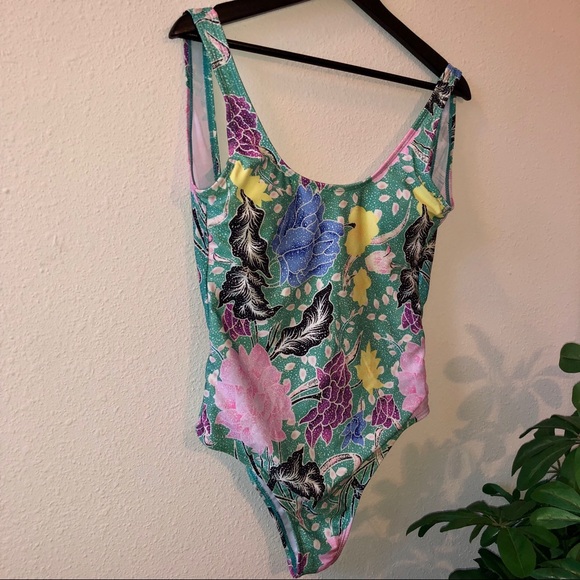Vintage Style Floral One-piece Swimsuit - Picture 3 of 4
